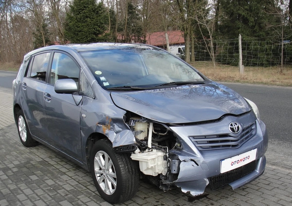 Toyota Verso cena 14800 przebieg: 187000, rok produkcji 2012 z Biecz małe 154